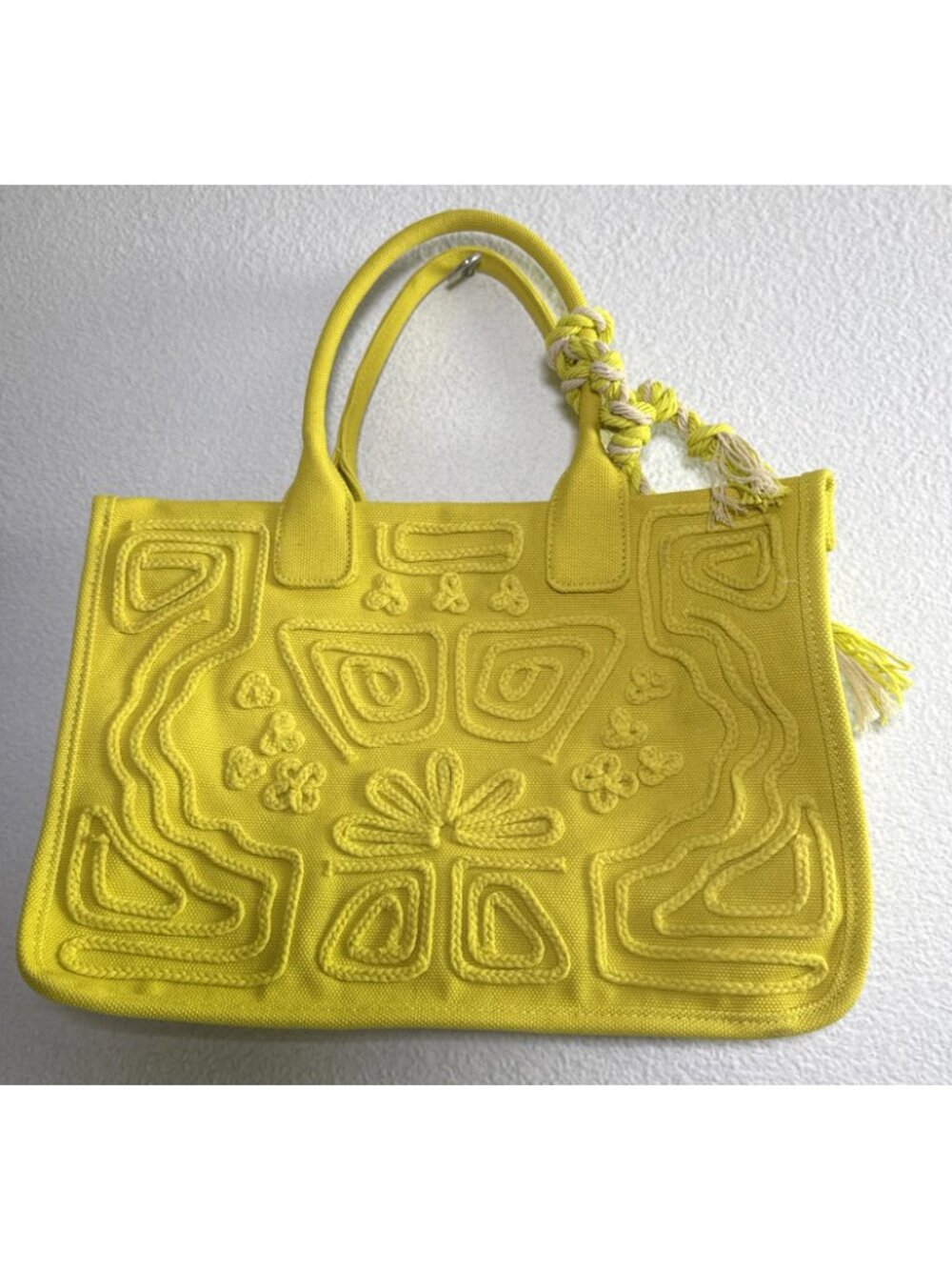Vince Camuto Orla Chartreuse Tasseled Canvas Women's Large Tote Carryall Bag EUC - Picture 4 of 10